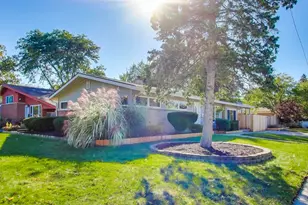 828 Dell Rd, Northbrook, IL 60062 - Photo 1