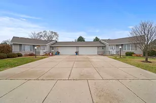 728 Nantucket Dr, Janesville, WI 53546 - Photo 1