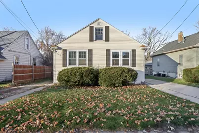 139 E Todd Avenue, Woodstock, IL 60098 - Photo 1