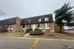 202 S Waters Edge Dr, Glendale Heights, IL 60139 - Photo 1