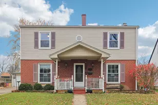 610 Maple Dr, Buffalo Grove, IL 60089 - Photo 1