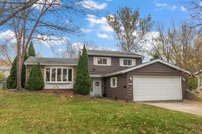 2231 S Bradford Drive, Wheaton, IL 60189 - Photo 1