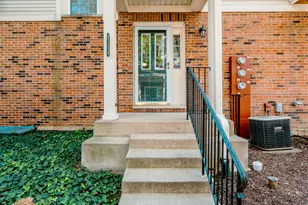 621 W Natalie Ln, Addison, IL 60101 - Photo 1