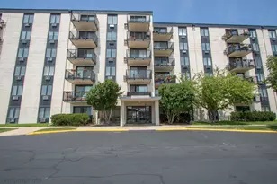 9128 W Terrace Dr, Niles, IL 60714 - Photo 1