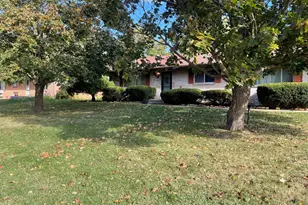 2117-2119 Davis Dr, Belvidere, IL 61008 - Photo 1