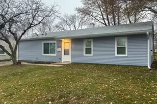 616 Parkside Cir, Streamwood, IL 60107 - Photo 1