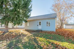 713 N George St, Clifton, IL 61727 - Photo 1