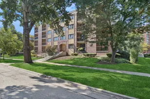 104 N Pine Ave, Arlington Heights, IL 60004 - Photo 1