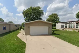 407 Spruce Dr, Belvidere, IL 61008 - Photo 1