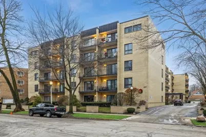 221 N Kenilworth Avenue #213, Oak Park, IL 60302 - Photo 1