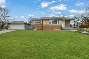 2 N Wisconsin Ave, Addison, IL 60101 - Photo 1