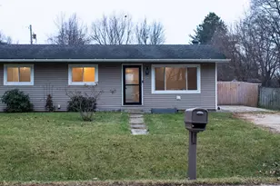 412 Hillcrest Ave, Rochelle, IL 61068 - Photo 1