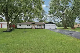 23 Oaklawn Ave, Yorkville, IL 60560 - Photo 1