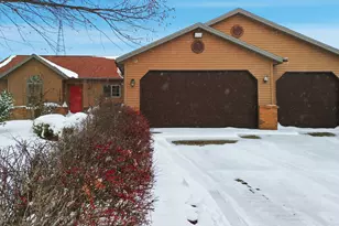 678 Pheasant Run, Dixon, IL 61021 - Photo 1
