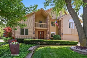 215 E Ryan Ct, Arlington Heights, IL 60005 - Photo 1