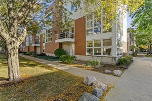 2933 N Hermitage Ave, Chicago, IL 60657 - Photo 1