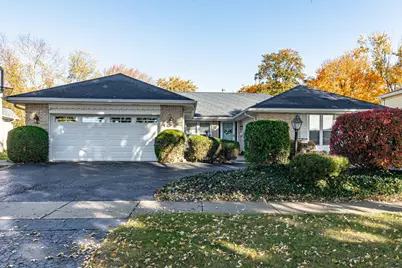 1622 E Greenwood Drive, Mount Prospect, IL 60056 - Photo 1