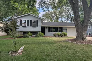 22W425 Arbor Ln, Glen Ellyn, IL 60137 - Photo 1