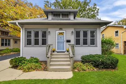 215 N Oak Avenue, Bartlett, IL 60103 - Photo 1