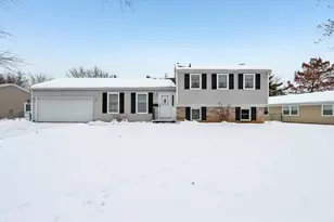 21 Cumberland Dr, Schaumburg, IL 60194 - Photo 1