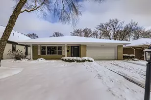 303 S Fernandez Ave, Arlington Heights, IL 60005 - Photo 1