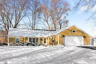 39 Cayman Dr, Montgomery, IL 60538 - Photo 1