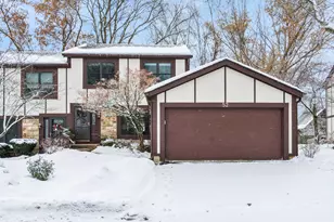 52 White Oak Cir, Saint Charles, IL 60174 - Photo 1