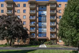 1727 W Crystal Ln, Mount Prospect, IL 60056 - Photo 1