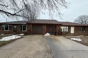 909 Carlisle Dr, Rochelle, IL 61068 - Photo 1