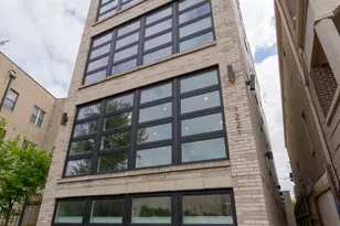 1221 E 46th St, Chicago, IL 60653 - Photo 1