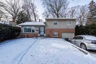 732 Whitney Ave, Winthrop Harbor, IL 60096 - Photo 1