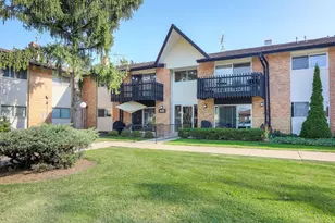 16b Kingery Quarter, Willowbrook, IL 60527 - Photo 1