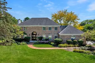 304 Surrey Ln, Lincolnshire, IL 60045 - Photo 1