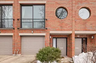 3027 N Greenview Ave, Chicago, IL 60657 - Photo 1