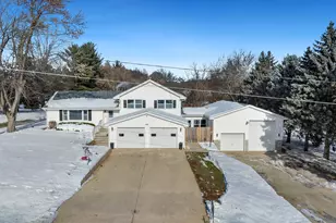 1584 W Fairview Rd, Freeport, IL 61032 - Photo 1