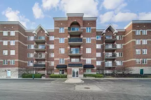 3451 N Carriageway Dr, Arlington Heights, IL 60004 - Photo 1