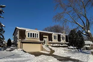 416 Trinity Ct, Buffalo Grove, IL 60089 - Photo 1