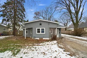 115 Cedar St, Sandwich, IL 60548 - Photo 1