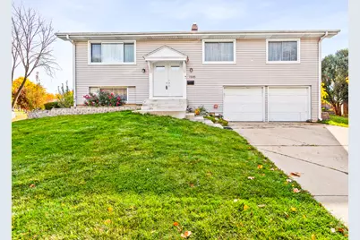 1585 W Oakmont Road, Hoffman Estates, IL 60169 - Photo 1