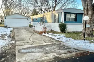 93 Oak Ave, Sandwich, IL 60548 - Photo 1