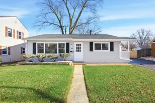 429 Lauren Ln, Buffalo Grove, IL 60089 - Photo 1