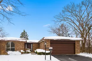2372 Salceda Dr, Northbrook, IL 60062 - Photo 1