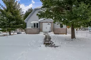 1020 W Perry St, Belvidere, IL 61008 - Photo 1