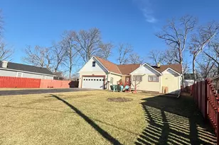 529 N Ravine Dr, Round Lake Park, IL 60073 - Photo 1