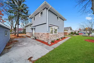 8938 W 85th Pl, Justice, IL 60458 - Photo 1