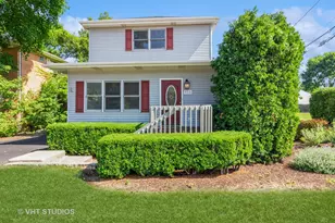 915 E Chicago Ave, Naperville, IL 60540 - Photo 1