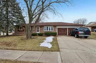 641 Winthrop Ave, Glendale Heights, IL 60139 - Photo 1