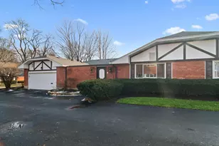 1 Harrogate On Oxford Rd, Rolling Meadows, IL 60008 - Photo 1