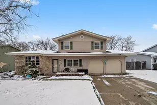 540 N Beck Rd, Lindenhurst, IL 60046 - Photo 1