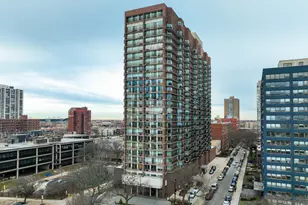 4170 N Marine Dr, Chicago, IL 60613 - Photo 1